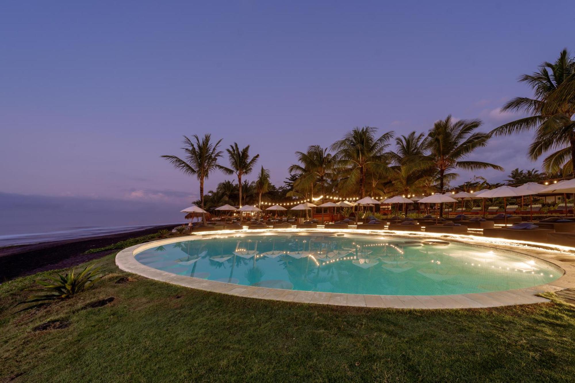 Hotel Komune And Beach Club Bali Keramas Exterior foto